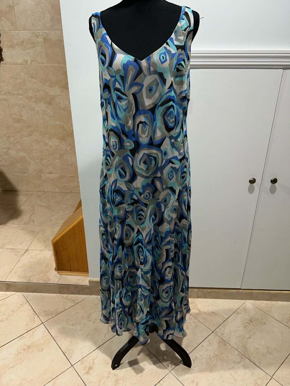 Jones New York Collection Woman Blue Geometric Abstract Rose Print Chiffon Maxi